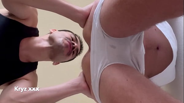 Follando y pre&ntilde;ando a un twink. PARTE 2