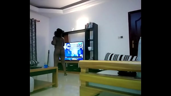 Ma femme est toujours a moitie nue partie 1 