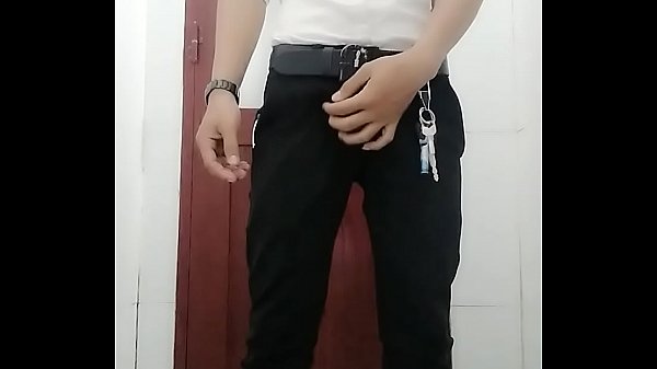 Trai thẳng sục cu trong toilet