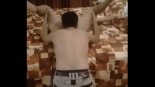 amigo sopea a esposa y lo filma el marido