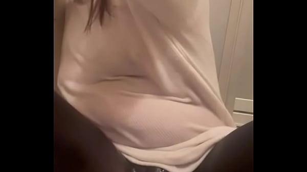 お風呂で着たままひとりエッチ