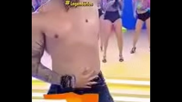 Marcos Mion molhado seduzindo 