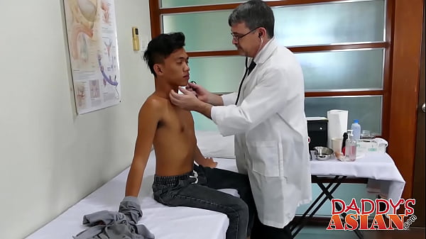 Cute twink Jude bangs with mature homo Mike