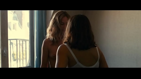 C&eacute;cile De France, Iz&iuml;a Higelin in Summertime (2015) - 2