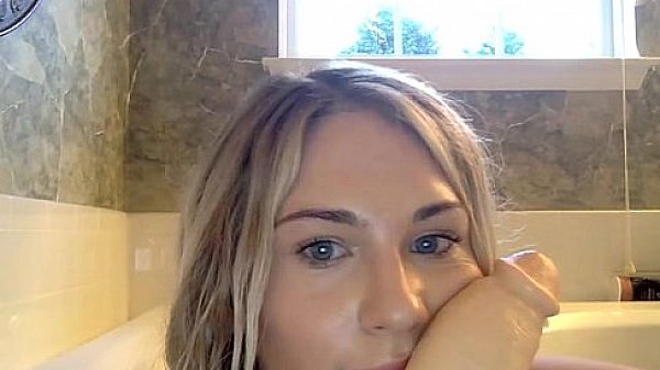 Blonde Shemale in tub with dildo