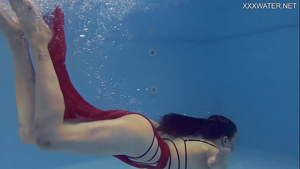 Marfa is too hot and horny in the public swimming pool