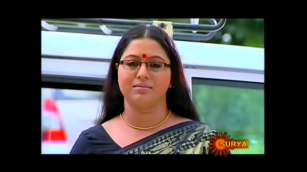 Mallu Serial Actress Lakshmi Priya Navel Through Saree  