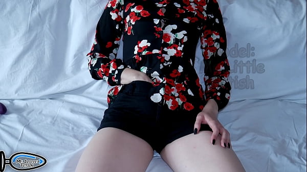 Сводная Сестра Без Лифчик Под Блузка Показывает Как Девочки Подучают Оргазм От Вибратора В Киске  