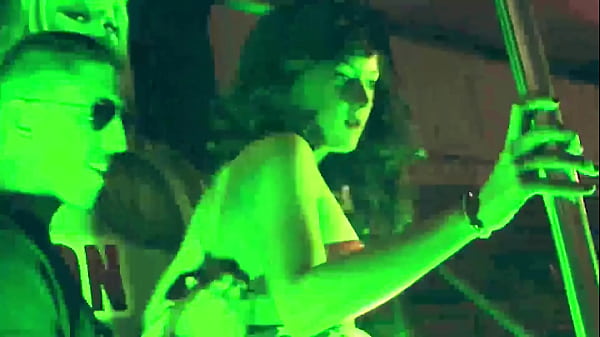 Meto la polla en escenario del sal&oacute;n er&oacute;tico