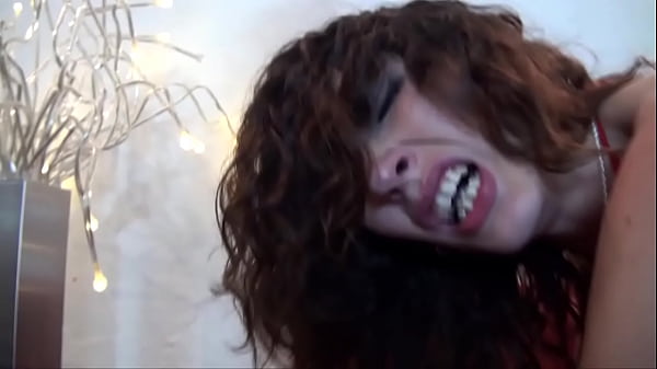 Une femme au foyer nympho sodomis&eacute;e par un inconnu!