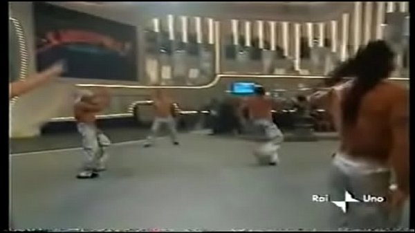 RAFFAELLA CARRA'   SPOGLIARELLO MASCHILE    BY MARIO D'ANDREA ( CARRAMBAUNO ) (360p) ok 