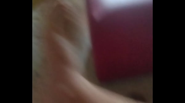 Espio mientras se ba&ntilde;a su rico culo