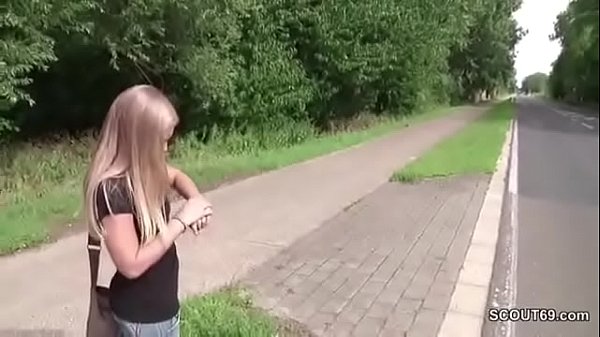 Teeny schwaenzt Schule und laesst sich lieber ficken