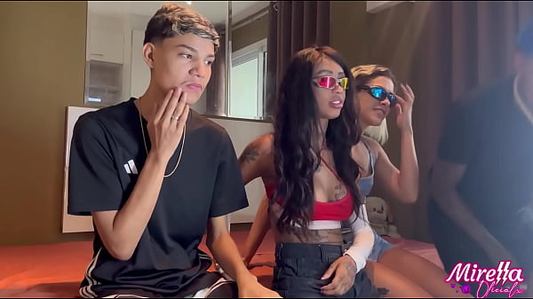 4 AMIGOS NOVINHOS FAZEM FESTA DO PIJAMA E TERMINA EM SURUBA , UM DELES ERA VIRGEM