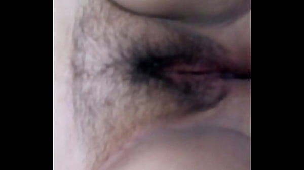 Mi esposa Amelia d. me deja agarrarle su culo