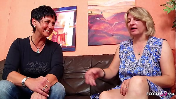 Reife deutsche Hausfrau treibt es mit der alten Putzfrau und dem Nachbarn zusammen  