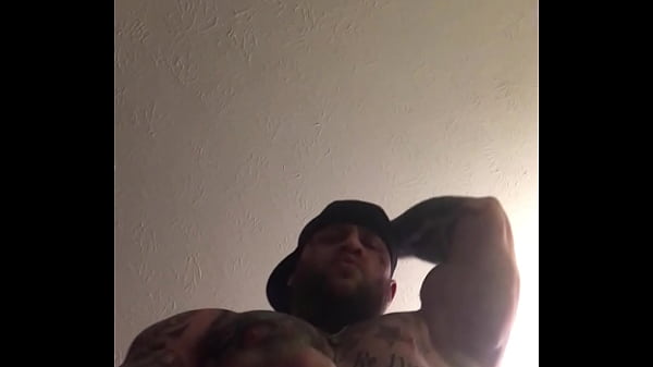 Muscle Tat Guy cumming 