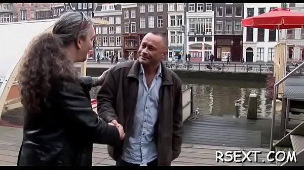 Babe takes it up the arse 