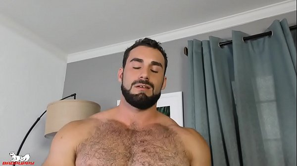 Muscle Hunk Jaxton does a solo workout  