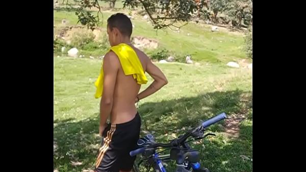 CICLISTA ME FOLLA EN EL CAMPO BICYCLE CYCLIST OUTDOOR  