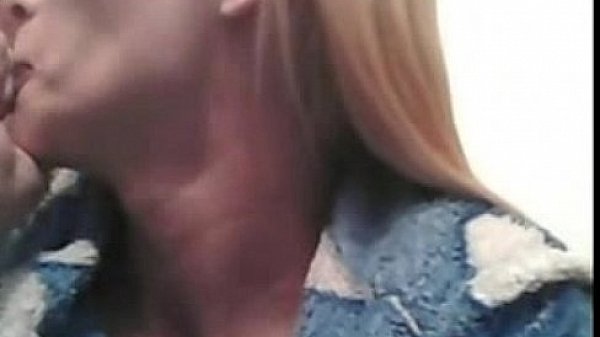 Blonde milf on webcam pussy fingers