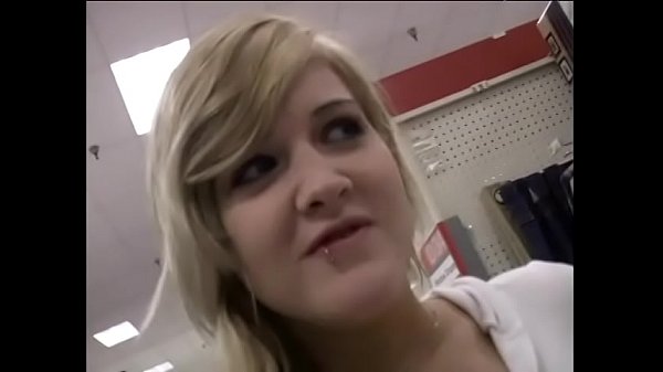 Hot bitch loves to takes huge dick in her mouth