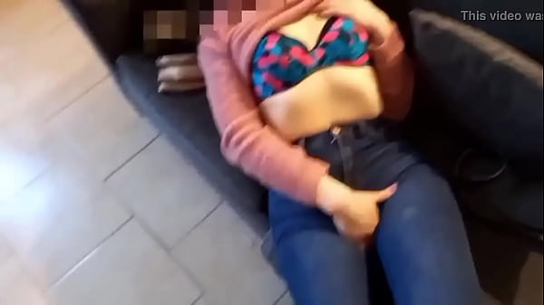 Mi hermanastra me seduce, despu&eacute;s de tomar un poco