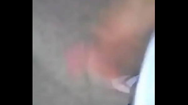 Narizon se masturba hasta salir su leche 