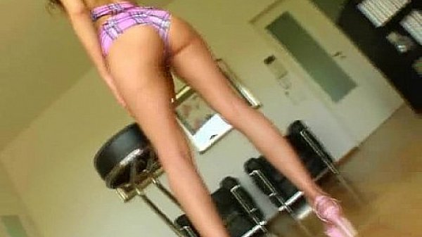 Ass Plugged Hottie!
