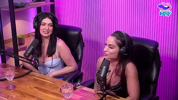 Gostosa gemendo alto