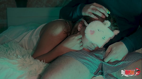 Ich wecke meine Stiefmutter aus ihrem Nickerchen und wichse ihr in den Mund! 4k  - Olx Red Fox  