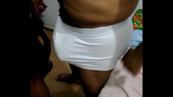 FODA TESUDA DE PARCEIROS COMENDO UM PASSIVO QUE CURTE SER PUTINHA  