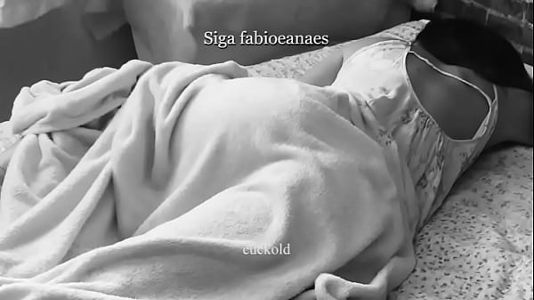 Corno esquematizou a safadeza para hotwife acordar com o comedor.