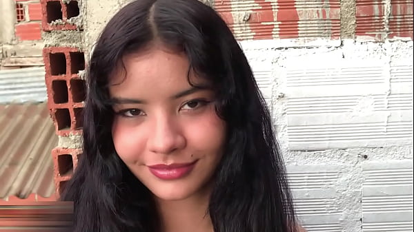 Estoy muy cachonda y mi hermanastro me folla el co&ntilde;o 