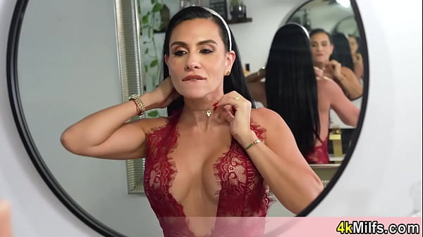 Wife offers her trembling pussy and want the cum inside