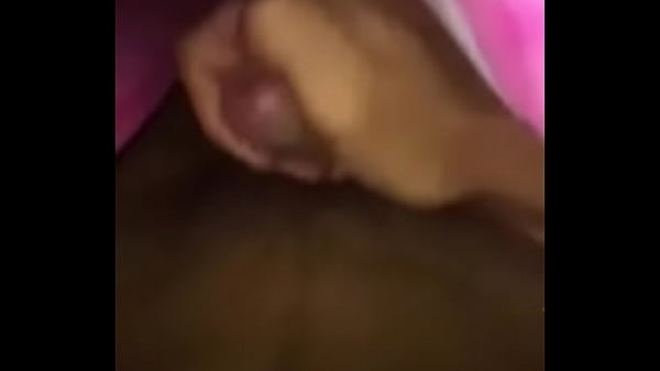 Chavo con rica verga se la jala 