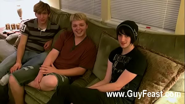 Gay XXX It turns into a complete threeway suckfest as they all trade