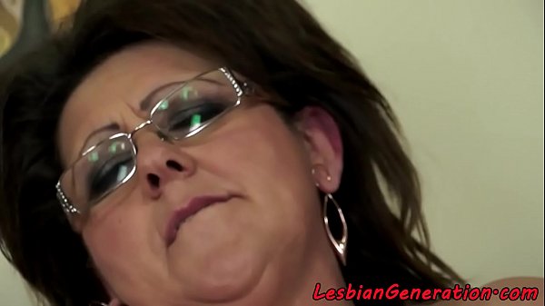 Spex grandma orally pleasured by babe