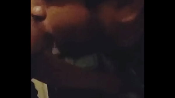 Alimentando a ternero wacho