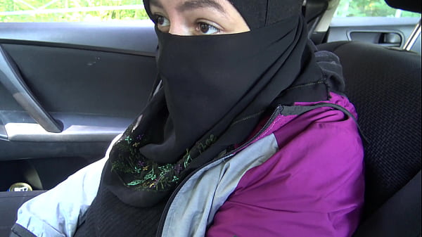 A turkish muslim woman is shocked by the size of his german dick