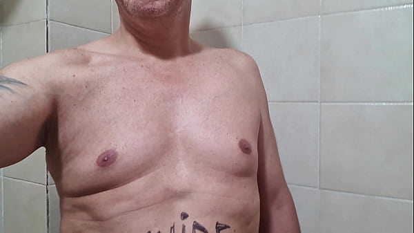 Video de verificaci&oacute;n de un hombre maduro con su pene en estado de relajaci&oacute;n  