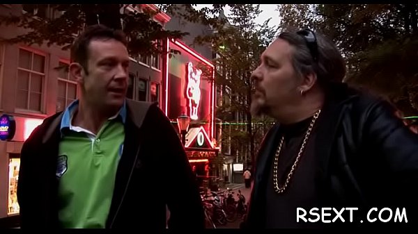 Sexy ass hottie sucks dick