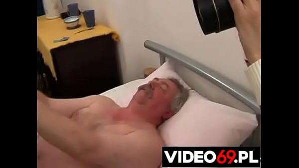 Darmowe filmy erotyczne - Gruby miś posuwa koleżankę c&oacute;rki - występuje Karolina [ Podrywacze ]