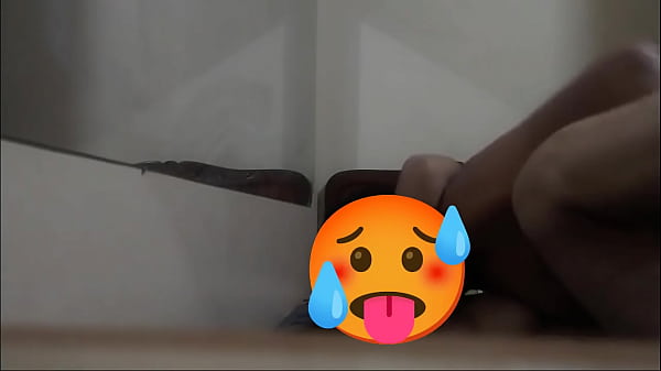 MI COMPADRE Y YO NOS ESCAPAMOS A UN HOTEL Y ME DEJE LLENAR DE LECHE PARA MI MARIDO LO GRABE CON CAMARA ESCONDIDA