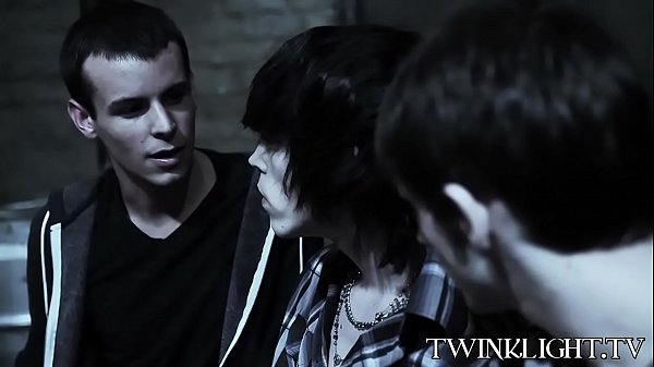 Pale twink analhammered in threesome