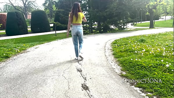 Valentina WETTING JEANS 3 times at the fortress park