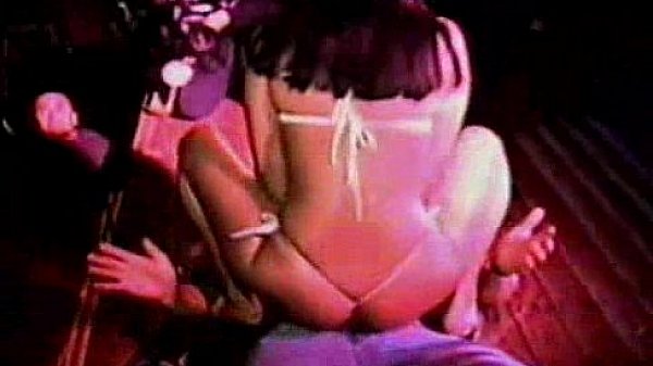 Puta bailando en discotheque