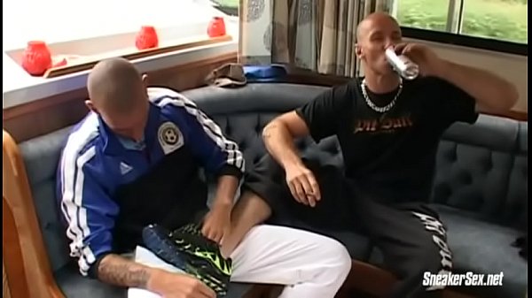 &Eacute; super gostoso, tamb&eacute;m faz parte da podolatria e fetiches gays