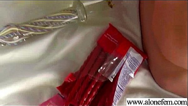 Alone Teen Girl (rahyndee) On Camera Masturbates With Dildos mov-22