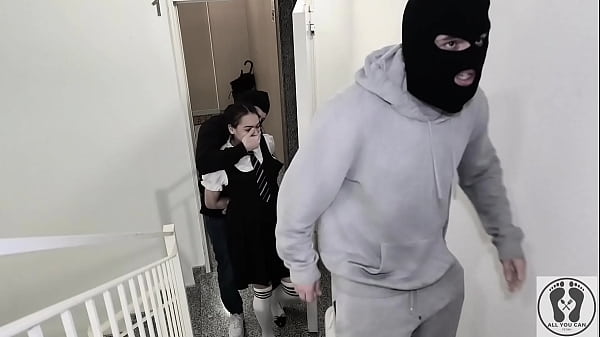 ANA SPEARS CAUGHT BY TWO MASKED STRANGERS BJ FUCK CUMWALK FILM  